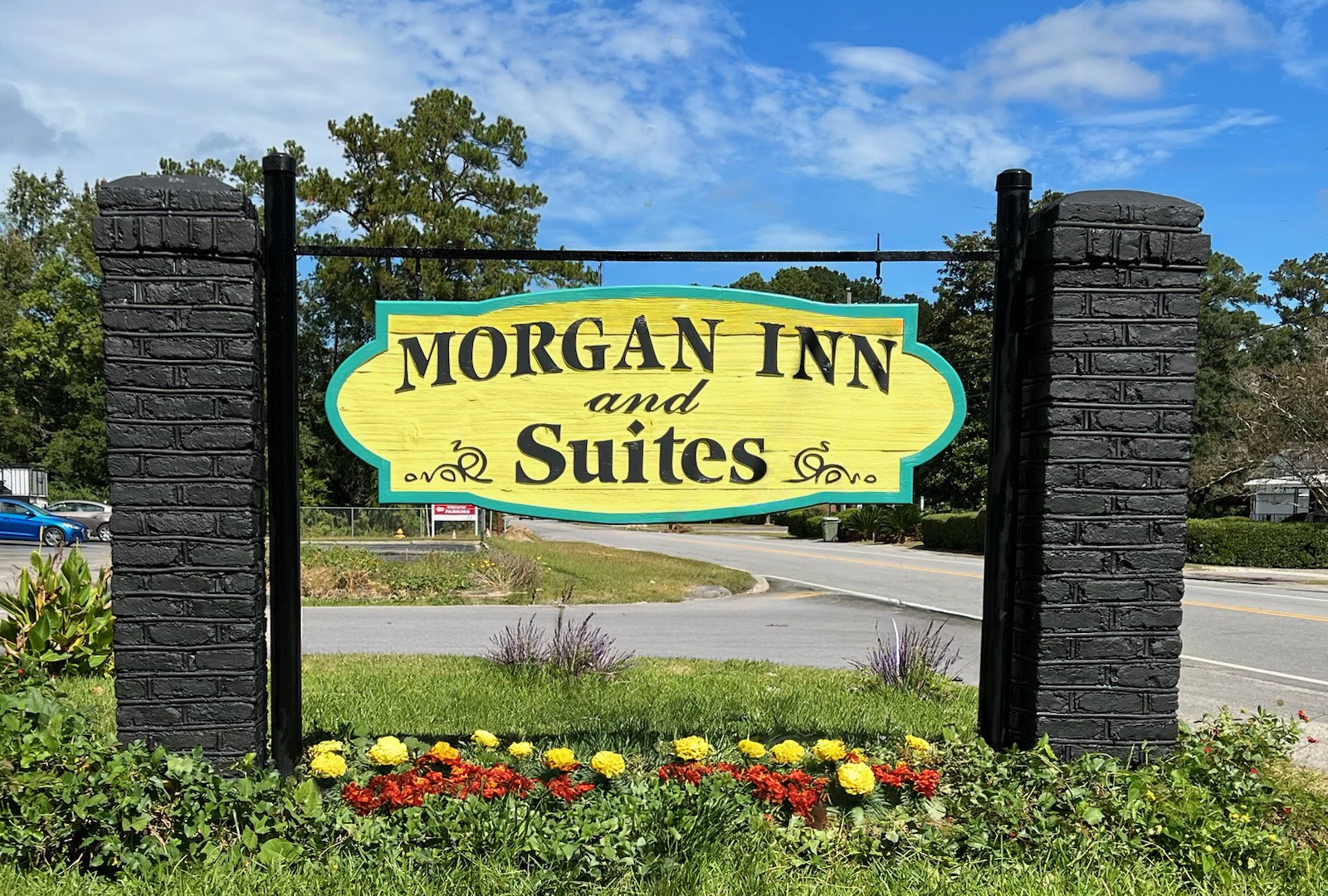Exterior of Morgan Inn & Suites 